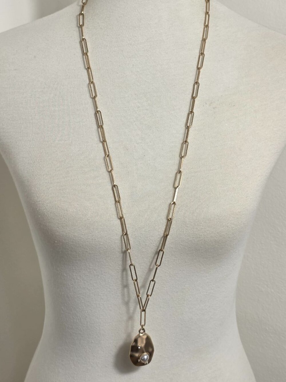 White House Black Market Gold Tone Pendant Necklace Teardrop Shape with Pearl